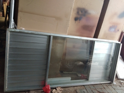cửa kính lùa 2 cánh + 2 vách kính