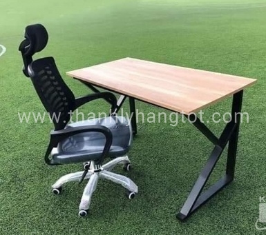 Bàn chữ K chân Đen Mặt Vàng 60x120x c 73