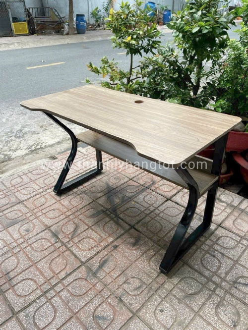 Bàn K cong có kệ