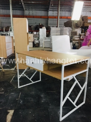 Bàn làm việc chân sắt kiểu BS67