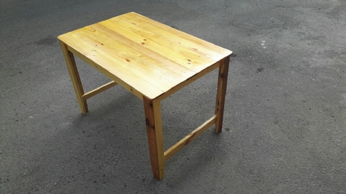 BÀN GỖ THÔNG 60X90X60
