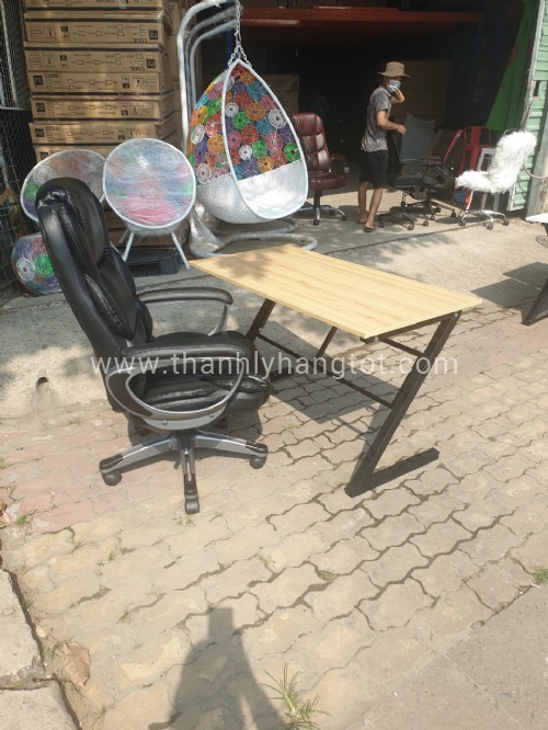 Bàn chữ Z chân Đen Mặt Vàng 60x120x c 73